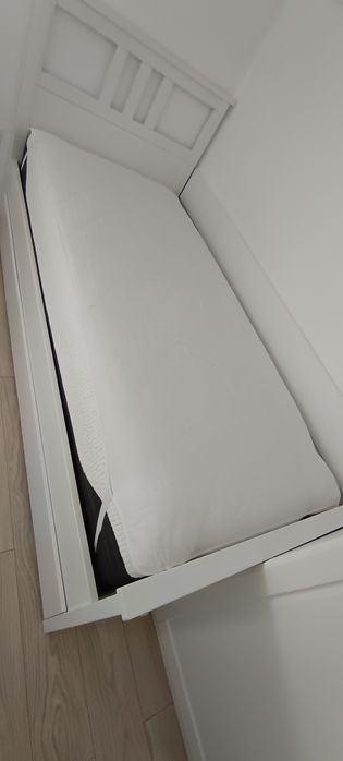 Vand pat lemn Hemnes Ikea cu somiera, lada depozitare si saltea