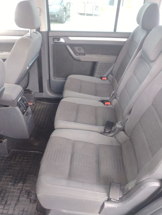 Vând Touran 1.9 tdi