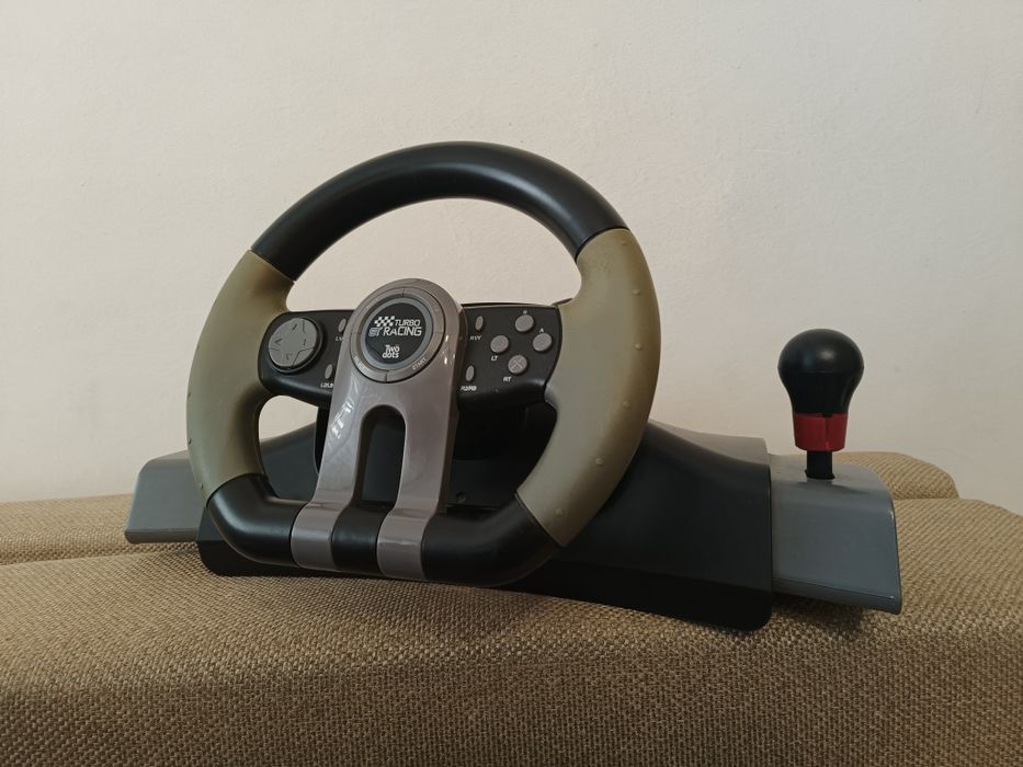 Volan gaming cu pedale