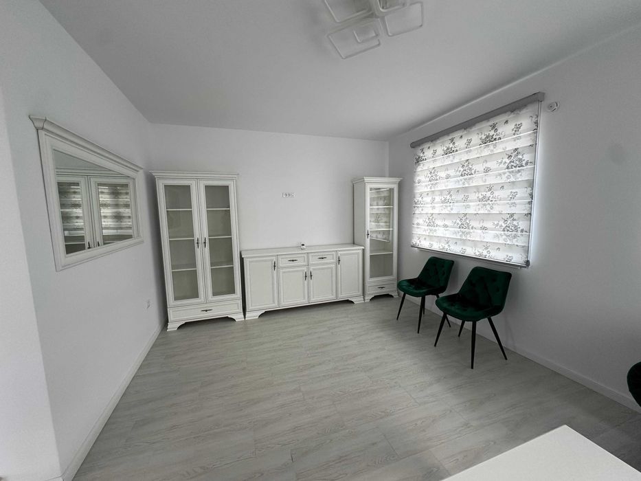 Casa  cuplata  pe colț De inchiriat