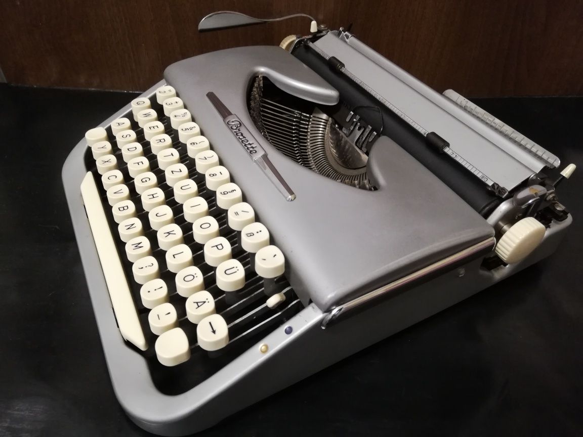 Mașină de scris brosette