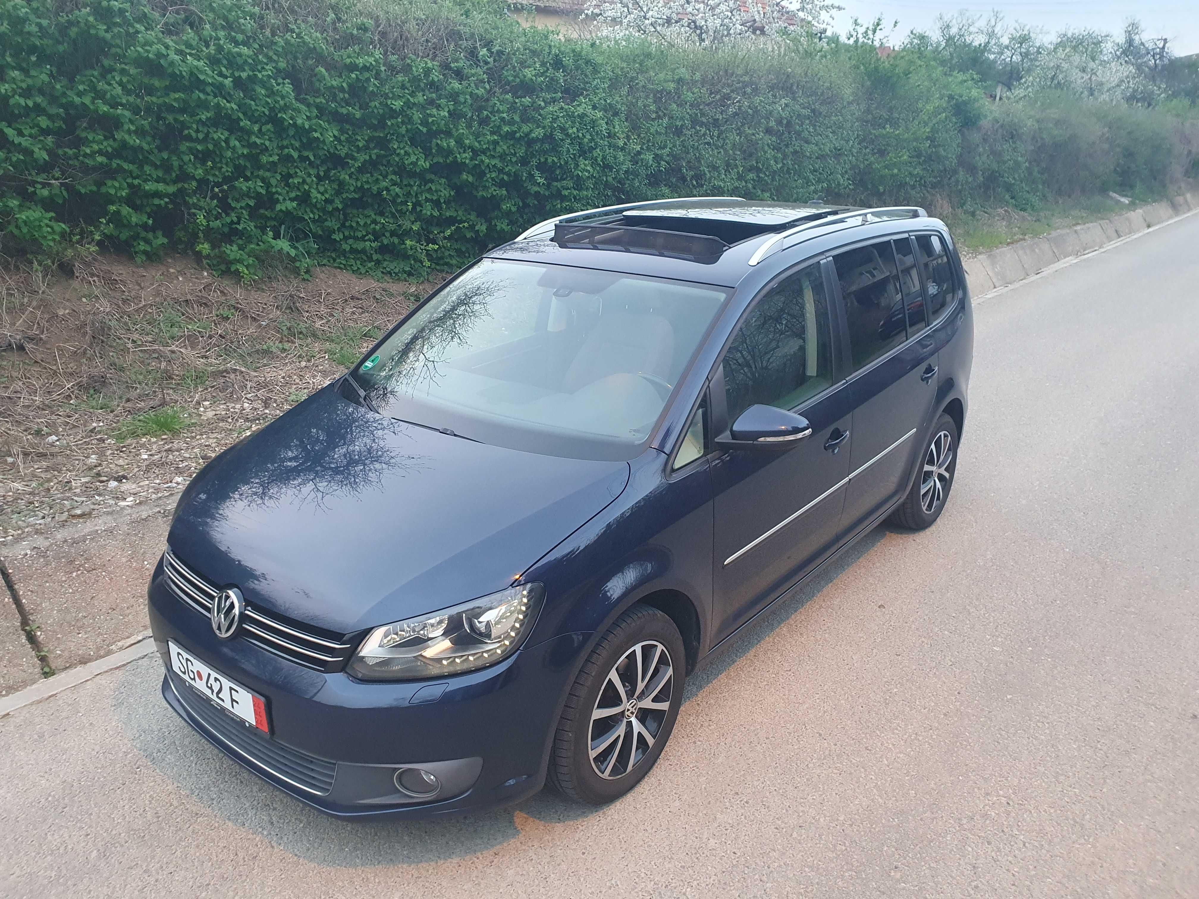 VW Touran 2.0 TDI Highline Navigatie Bixenon Led Alcantara Panorama