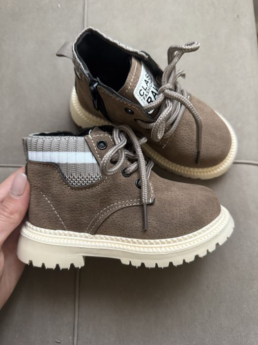 Продам абсолютно новые детские ботинки