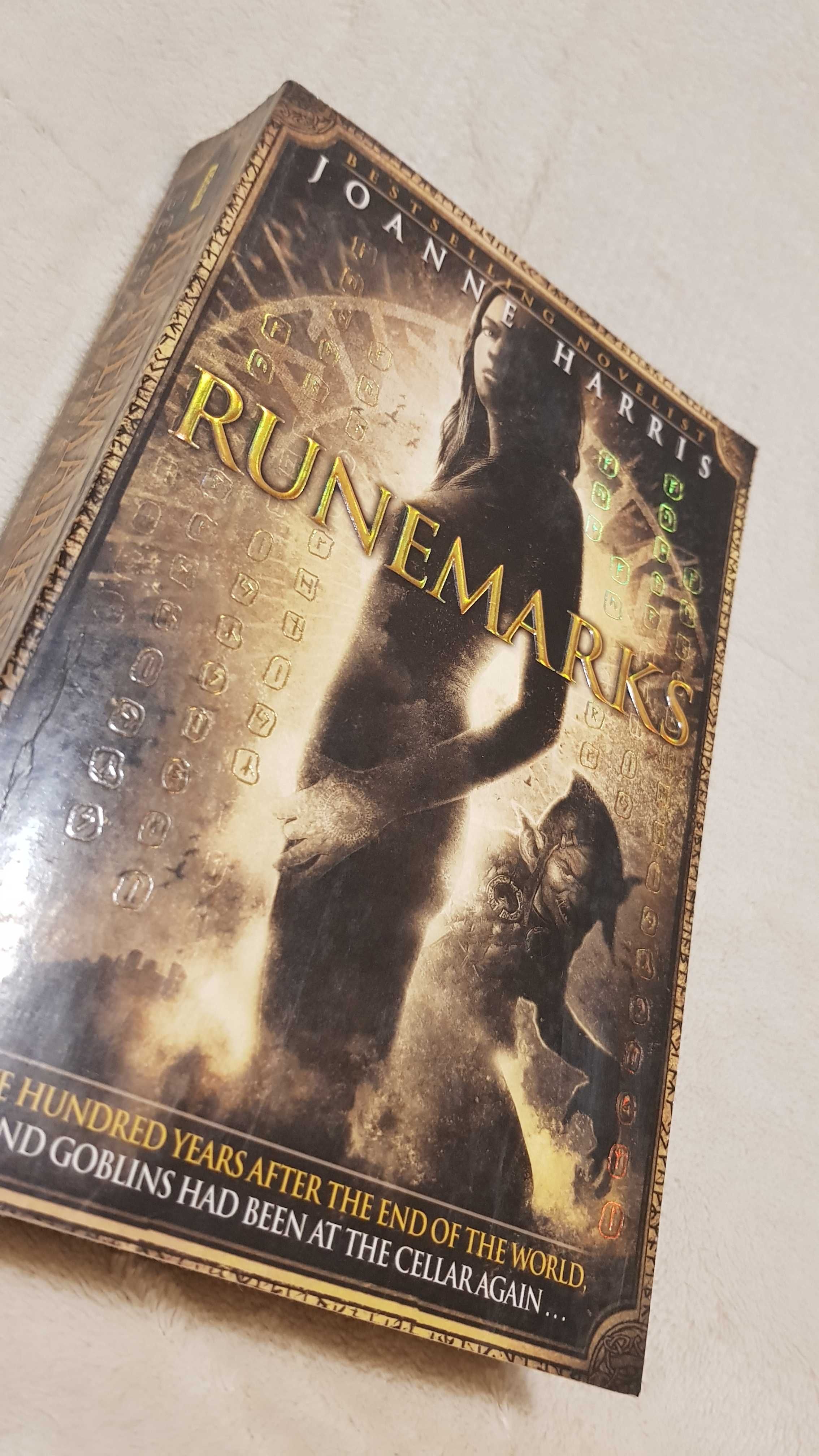 Vand cartea: Runemarks de Joanne M. Harris in engleza, fantasy