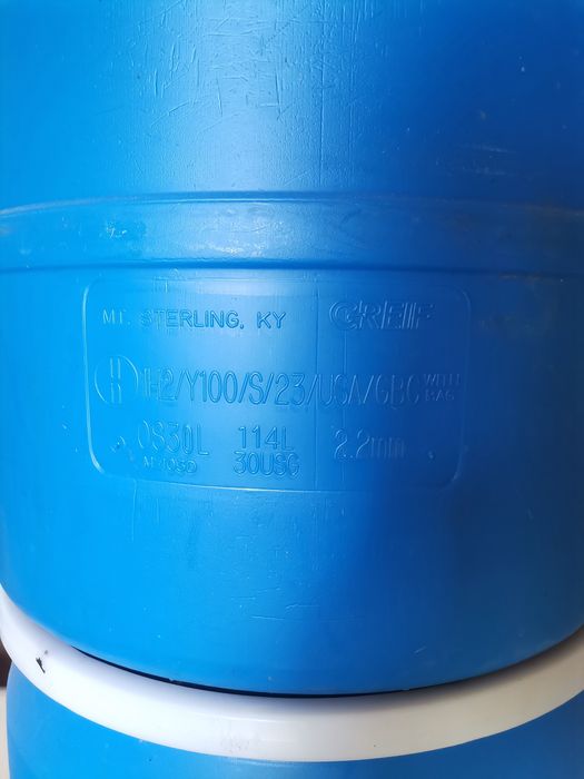 Butoaie plastic cu inel metalic