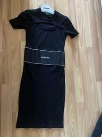 Черна рокля Guess