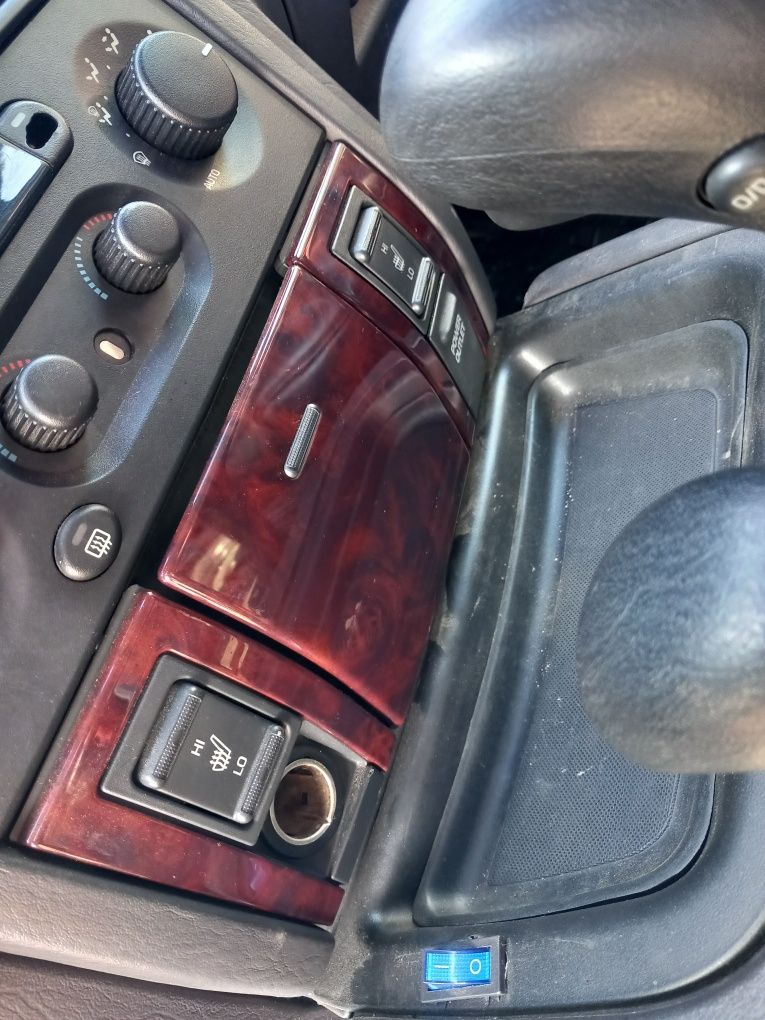 Jeep Grand Cherokee 4.7 benzina vând  sau schimb