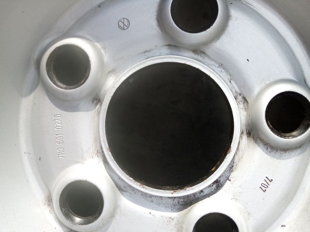 4бр. Джанти за VW бус 16 цола  с гуми 205/65/16 С и тасове