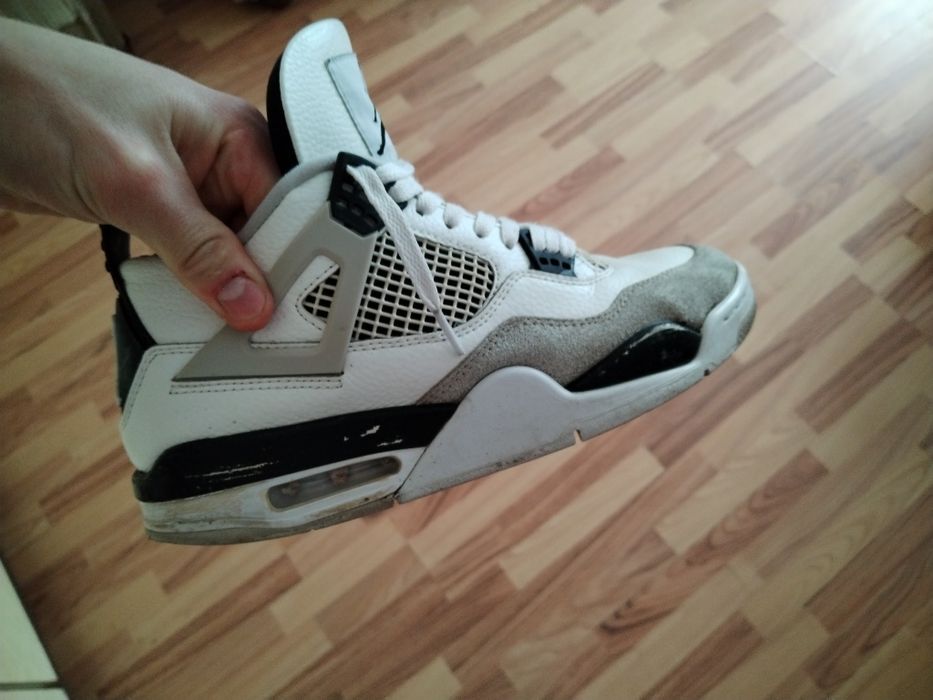 vand jordan 4 uzați