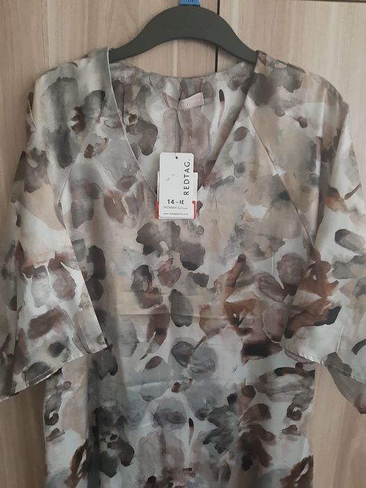 Платье из атласа нарядное новое,  RED TAG