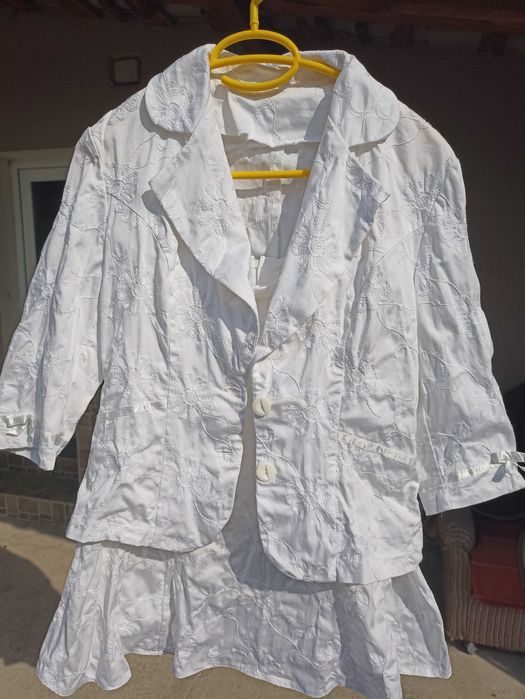 Costum dama alb, marime S, brodat