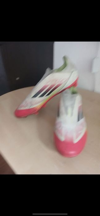 Ghete de fotbal adidas f50 laceless