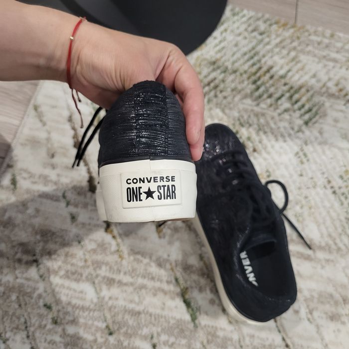 Teniși Converse încălțați de două ori