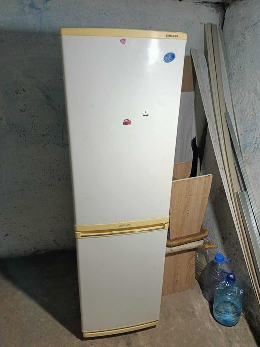 Продам современный , рабочий  холодильник в хорошем состоянии .
