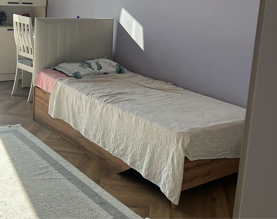 Продам кровать с матрасом