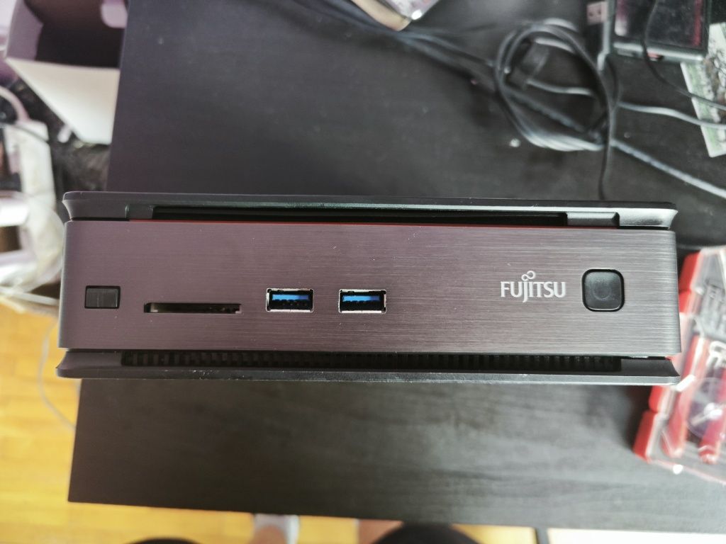 Fujitsu Q920 мини компютър