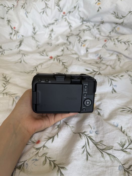 Canon EOS R 50 V в идеальном состоянии