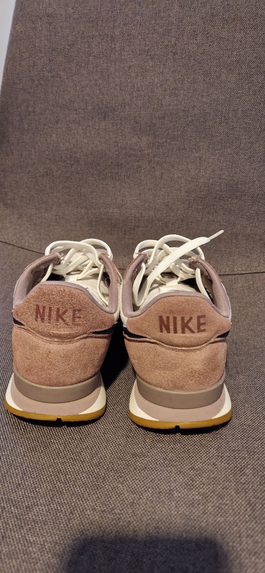 Nike Internationalist