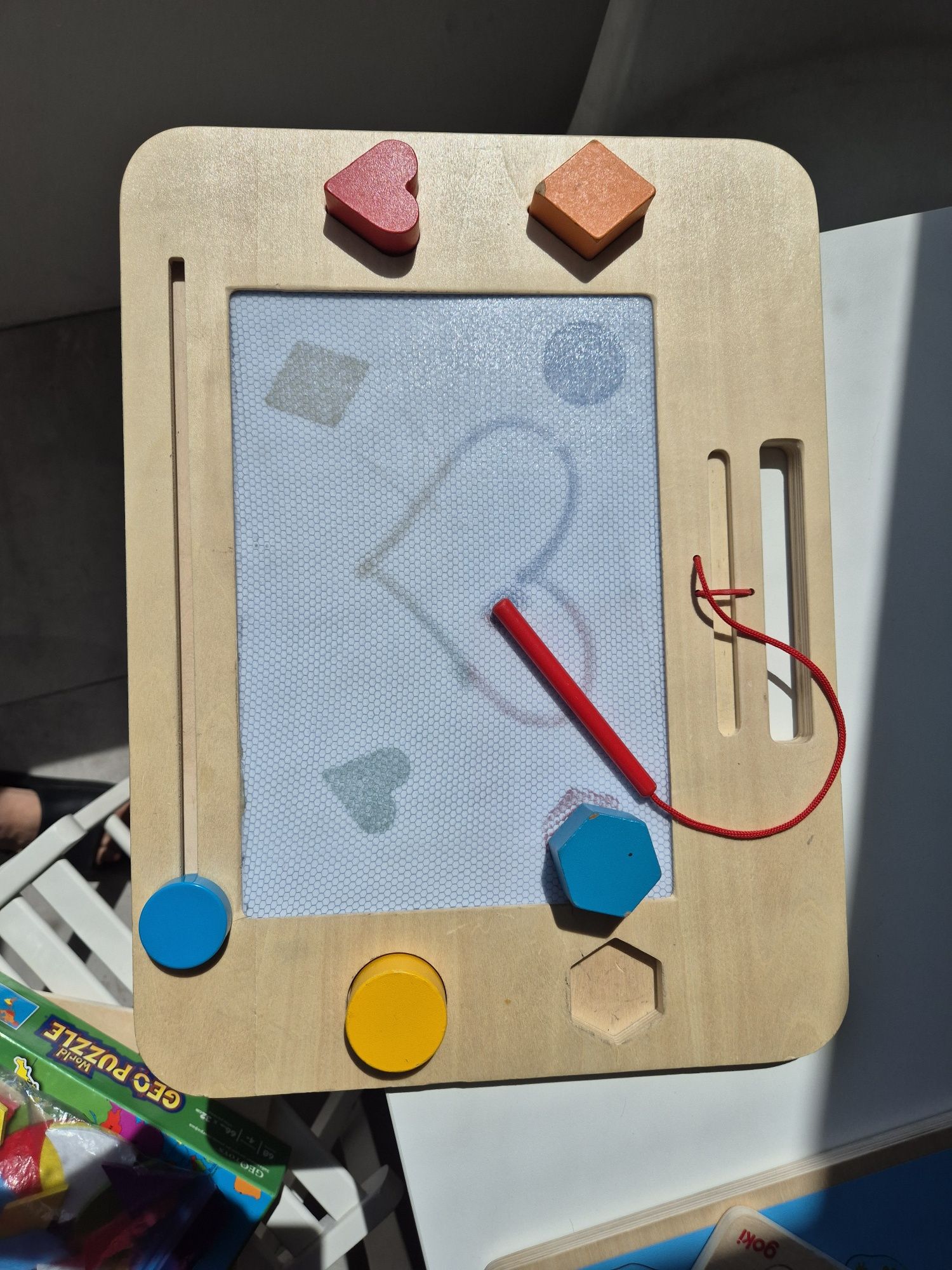 Дървени и образователни играчки Hape, Janod, Melissa&Doug и др.