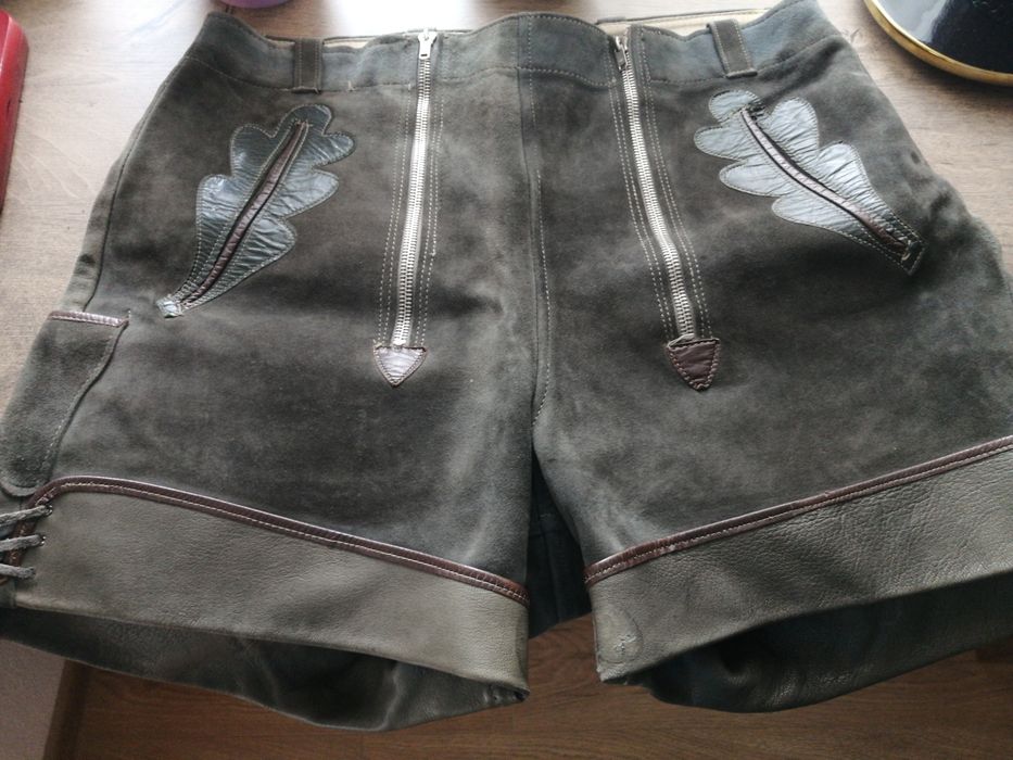 Pantaloni tirolezi din piele