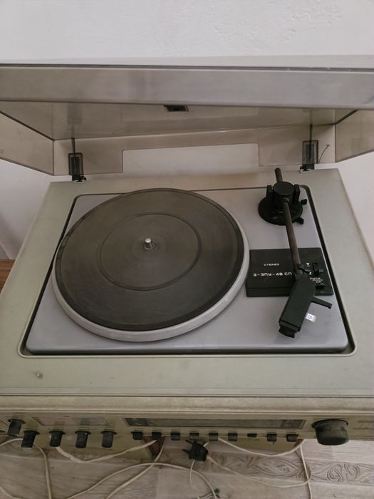 Продам проигрыватель с колонками