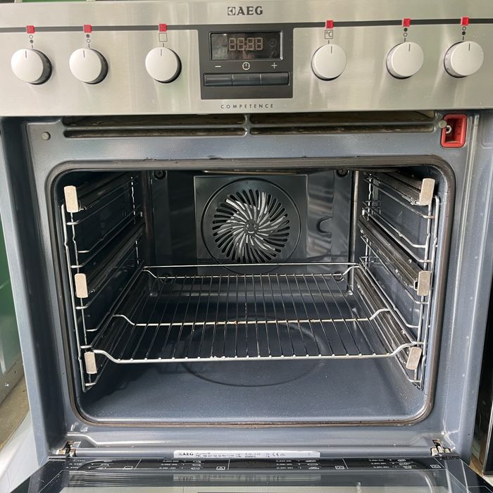 Фурна с плот за вграждане AEG Competence EE3314031M