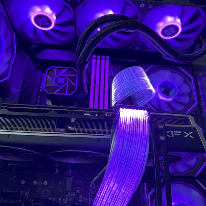 ЛИЗИНГ! Геймърски Компютър/ Ryzen 7 5700X3D/ RX 6800 XT/ 32GB/ 1TB SSD