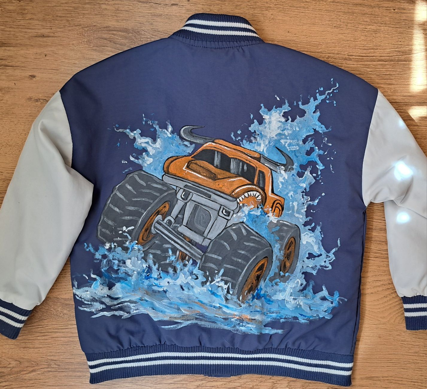 Realizez picturi pe textil