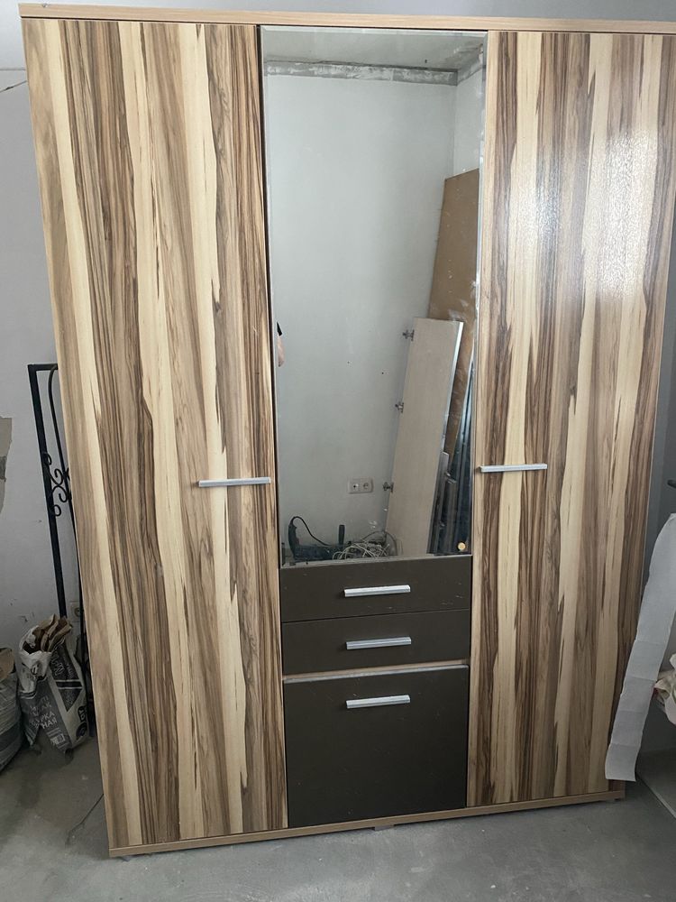 Продаю шкаф для прихожей