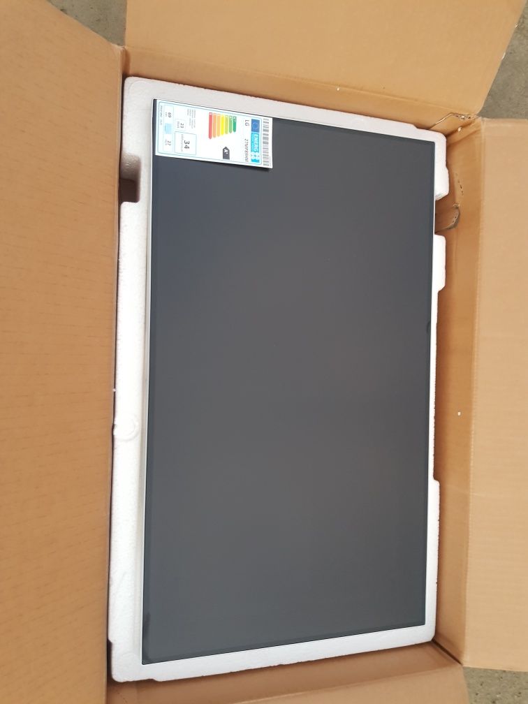 Monitor LG diagonala 69 cm