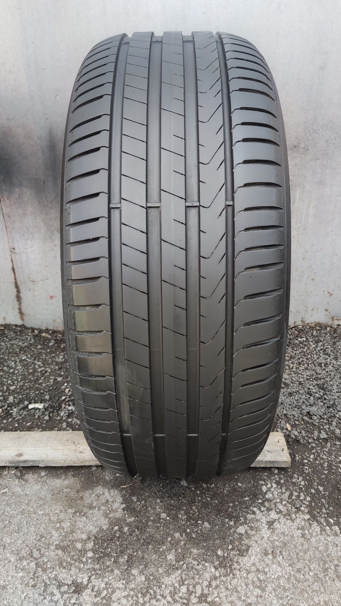 1бр. лятна гума 255/45/19 Pirelli Cinturato P7, MO
dot22
7mm
Добро със