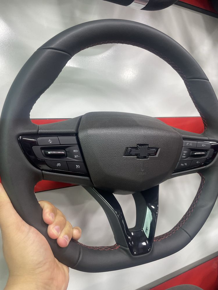 Tracker 2 black