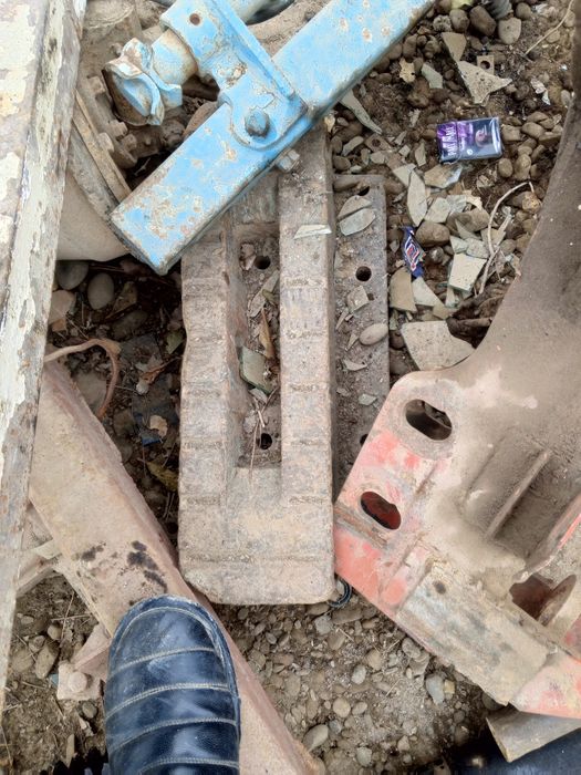 Ттз трактор олди тошлари сотилади 120кг 27кг 50кг 20кг тошлар сотилади