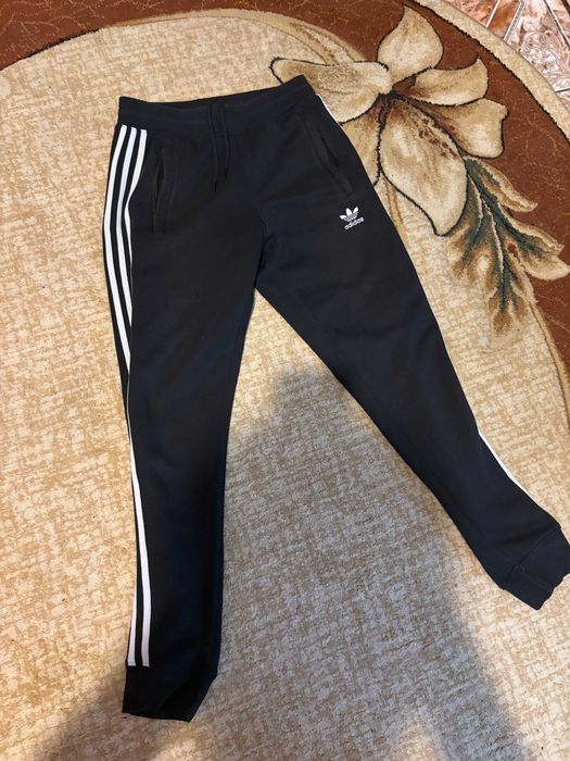 pantaloni adidas negrii
