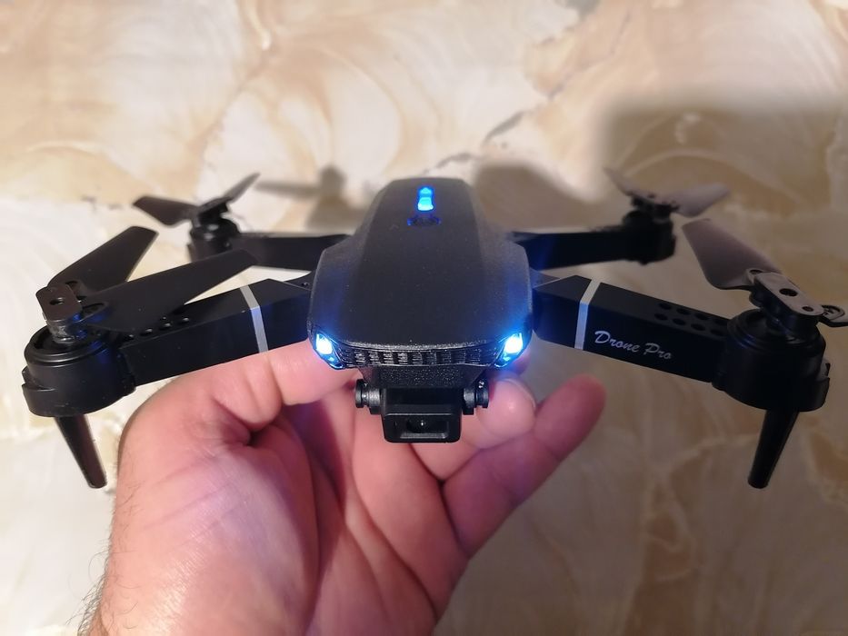 Продавам дрон с камера ЗА ЧАСТИ!