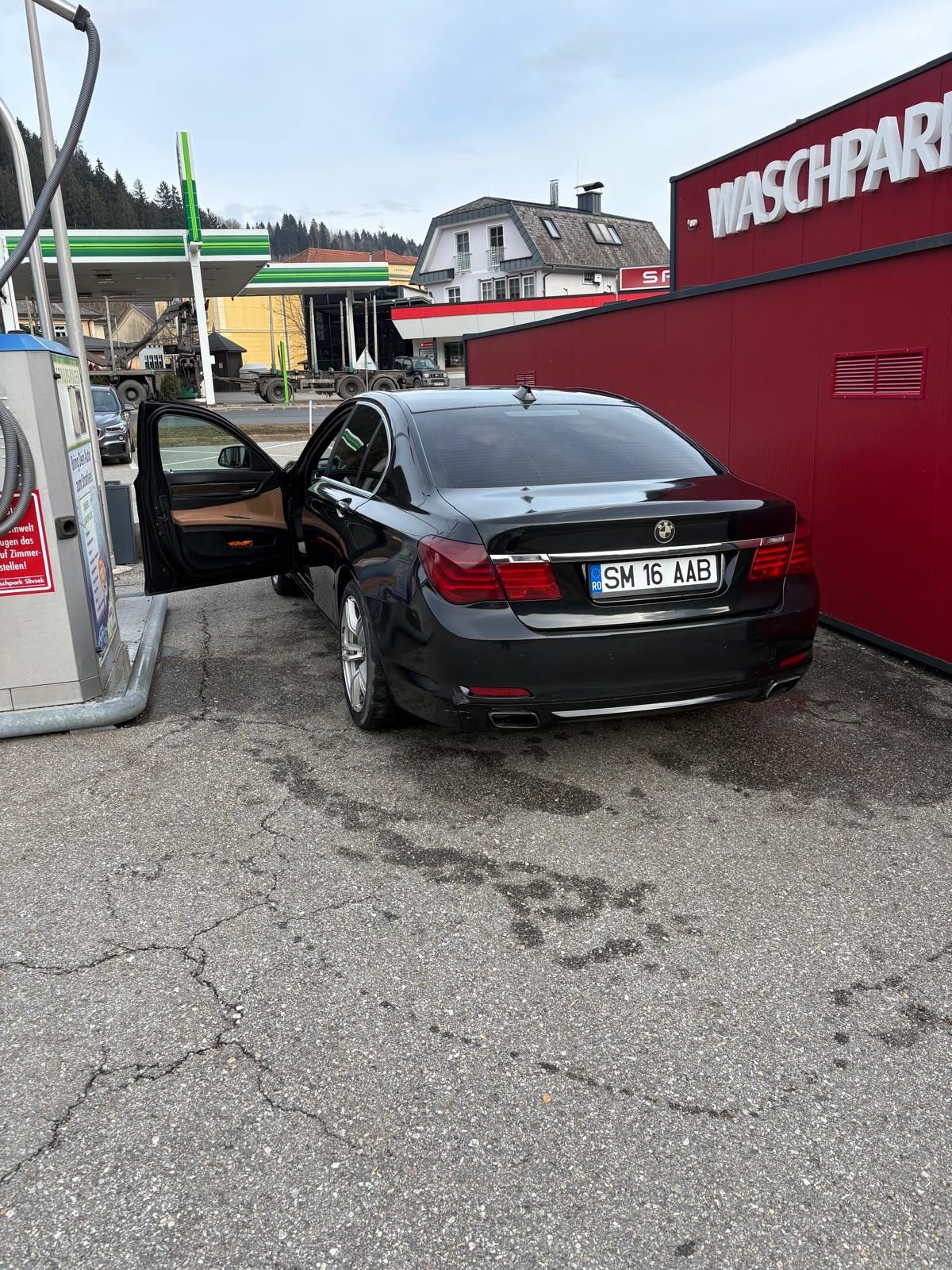 BMW seria 7, 740d