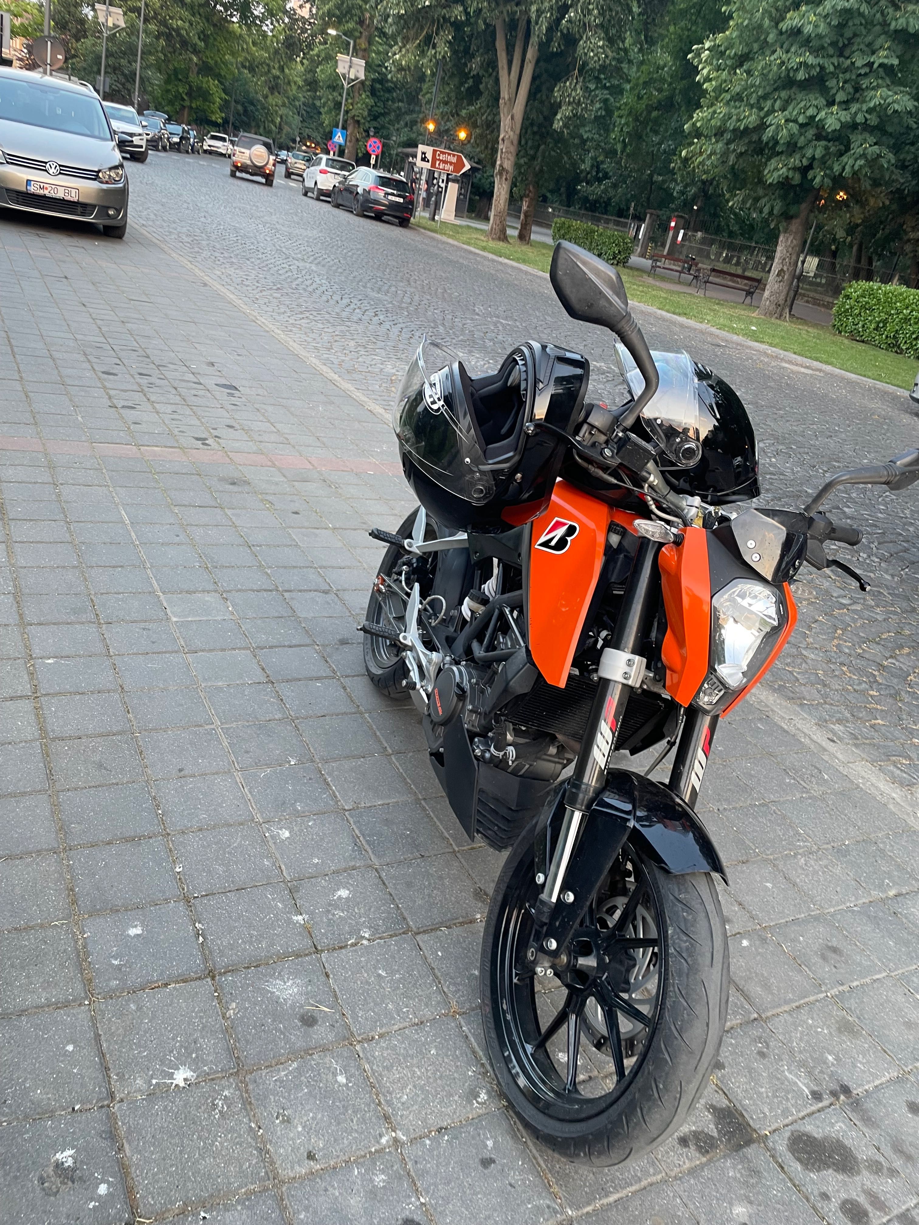 Vând sau schimb Ktm duke 125