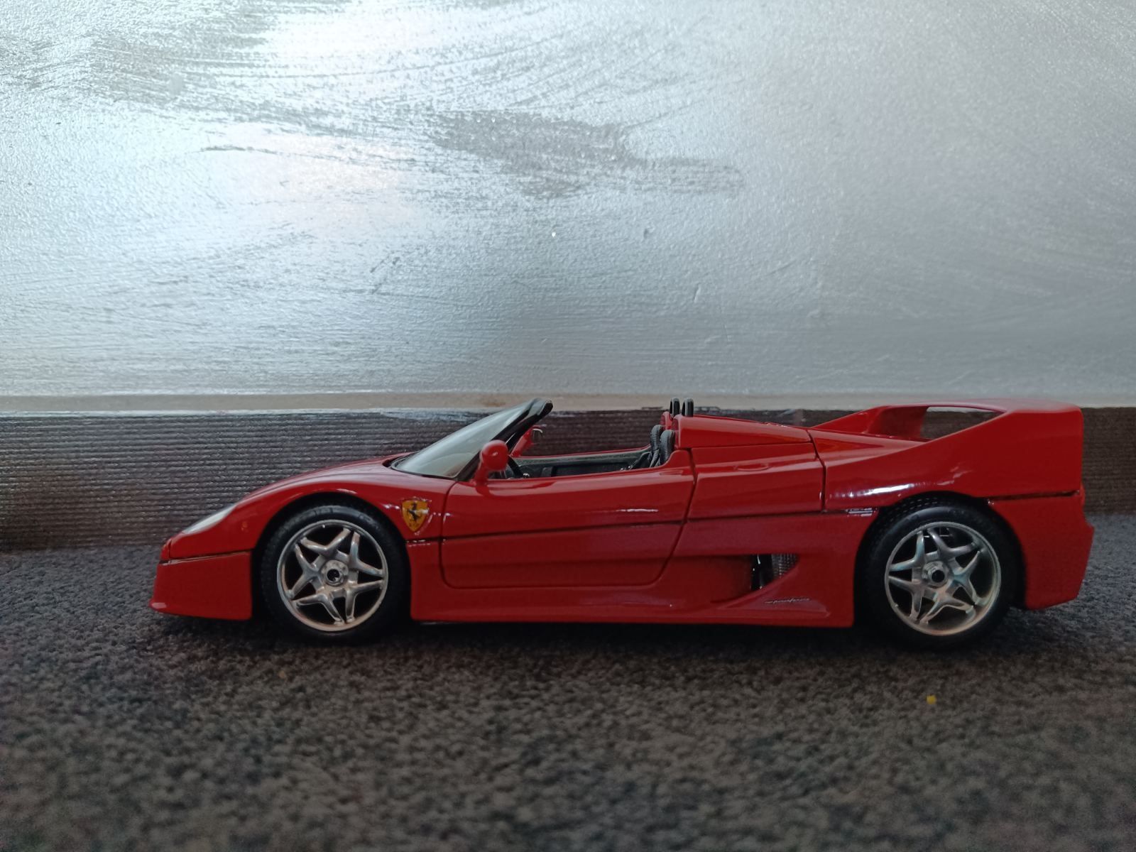 Ferrari F50 1:18 burago