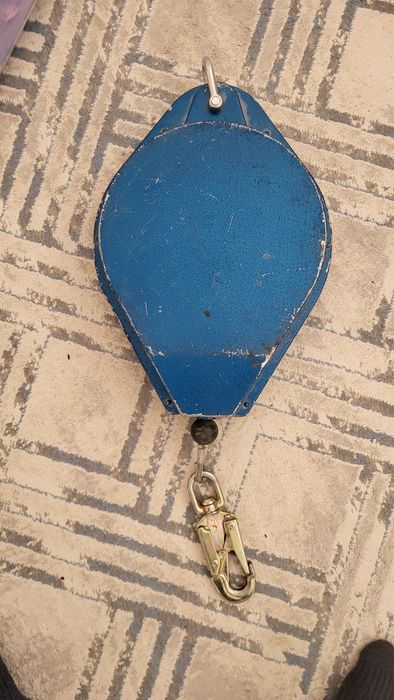 Устройство блокирующее инерционное втягивающего типа