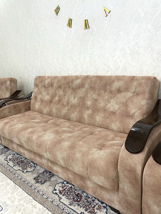 Divan va 2 ta kreslo