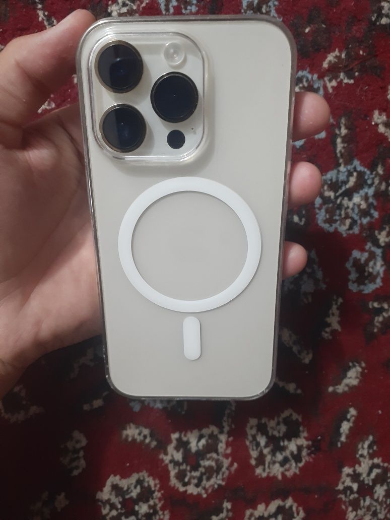 Iphone 14 pro gold