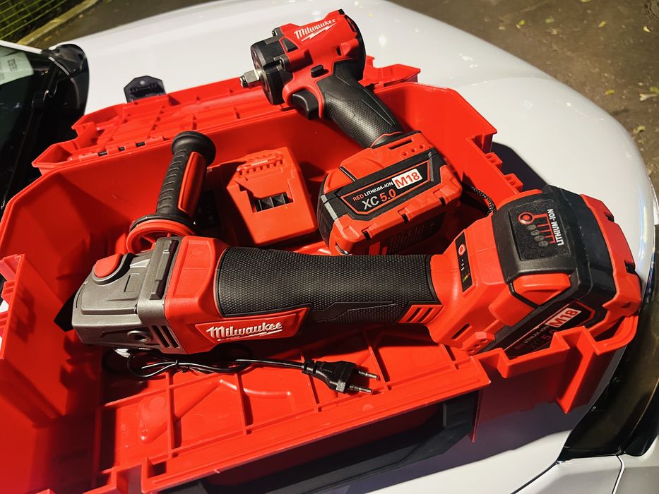 Flex & Filetanta Milwaukee cu 2 acumultatori 5 Ah + incarcator
