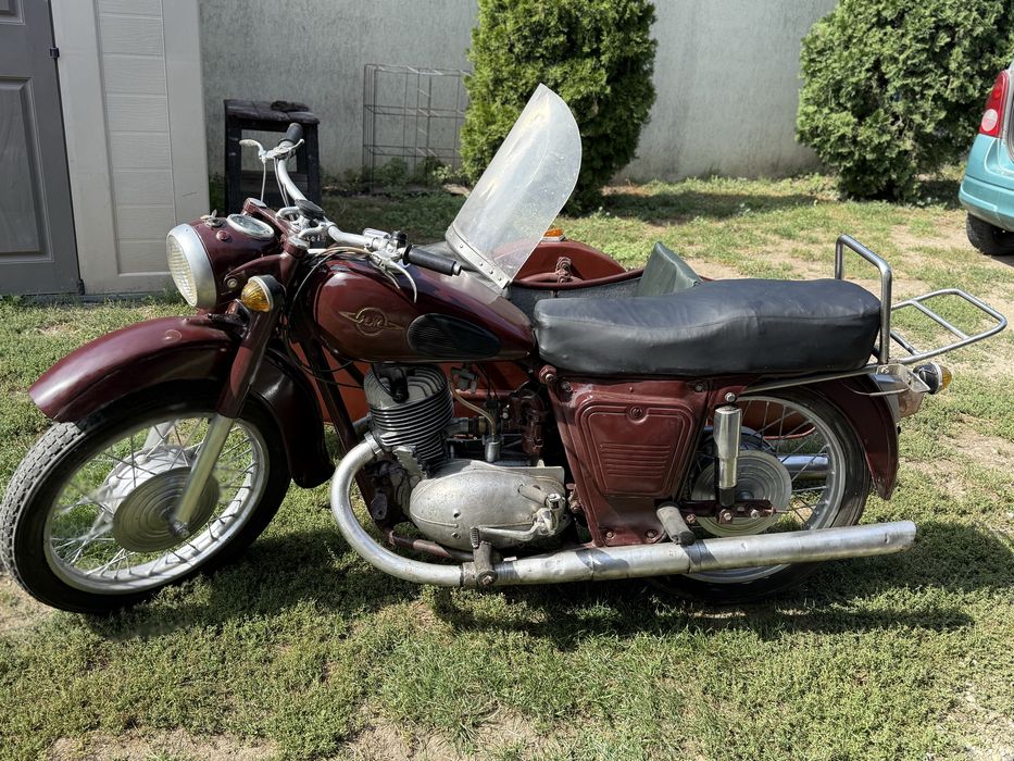 Motocicleta cu ataș model IJ350