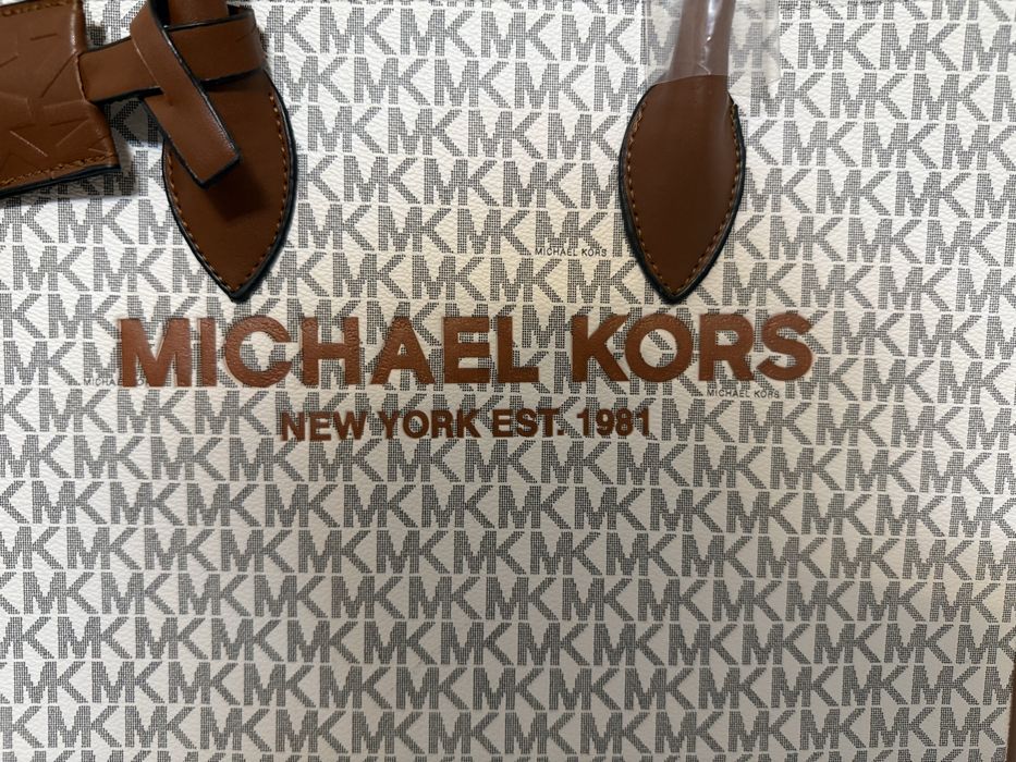 Michael Kors Tote Bag marimea medium - foarte incapatoare.