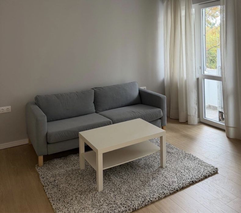 Холна маса от Икеа дължина 90 см ширина 55 см височина 45 см