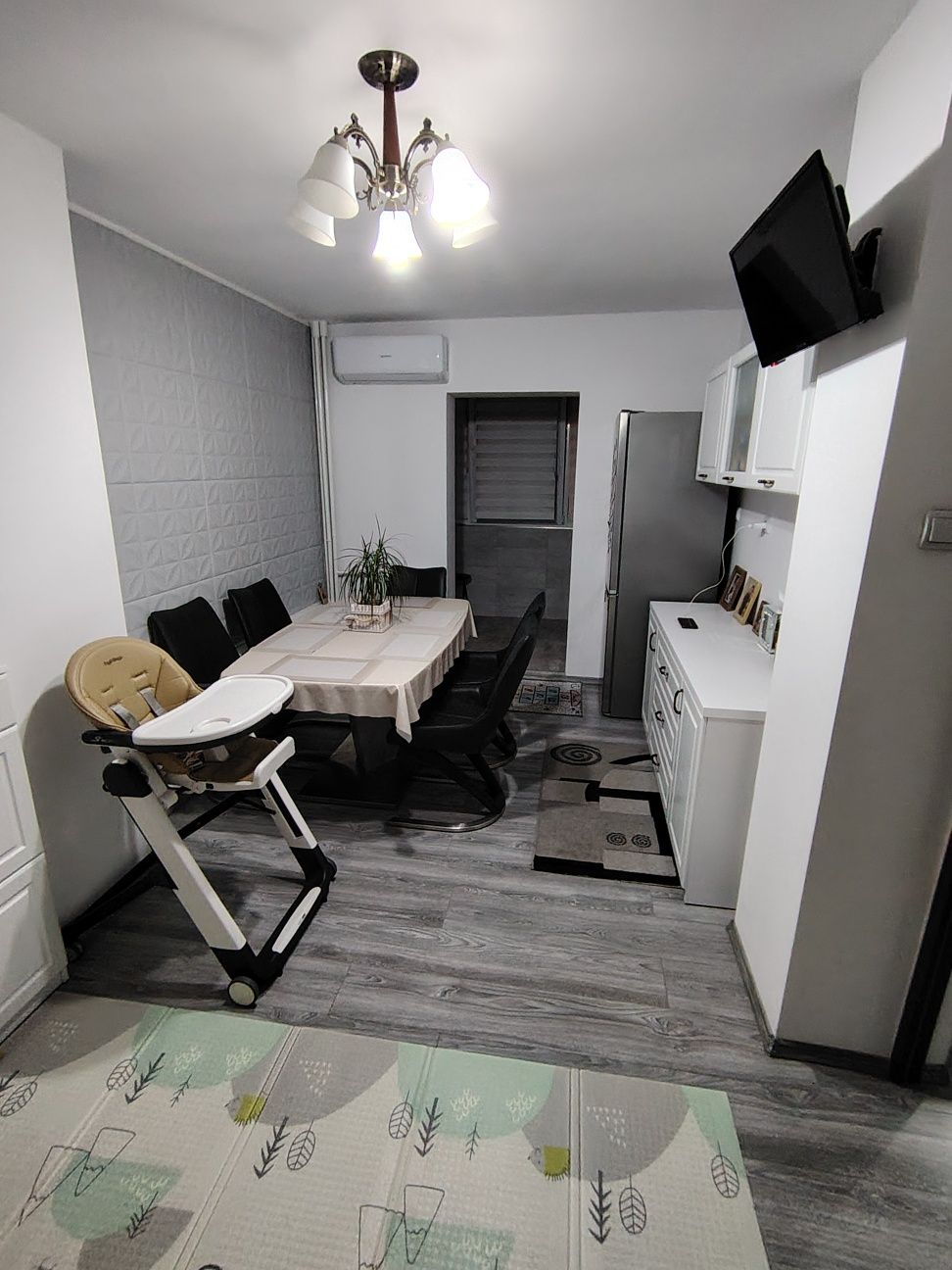 Apartament PB mare cu 2 camere decomandate , 2 balcoane , baie