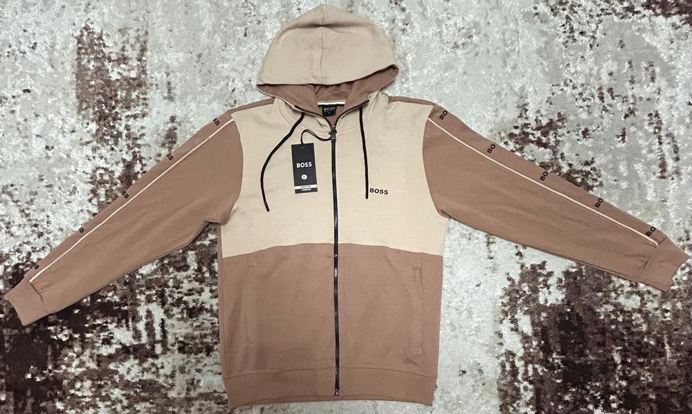 Vând compleu nou de bărbați Boss