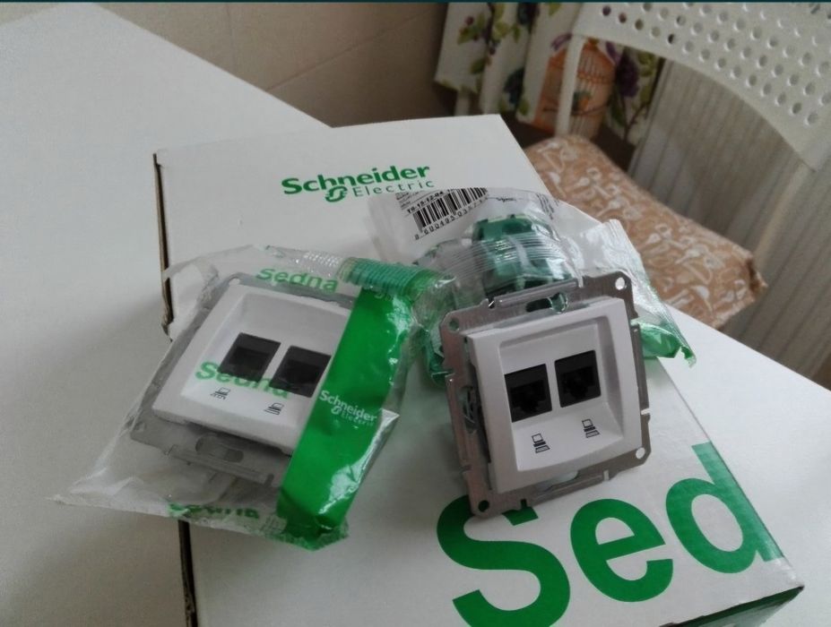 Priză dublă date Schneider model SEDNA - Utp Cat.5E Rj45