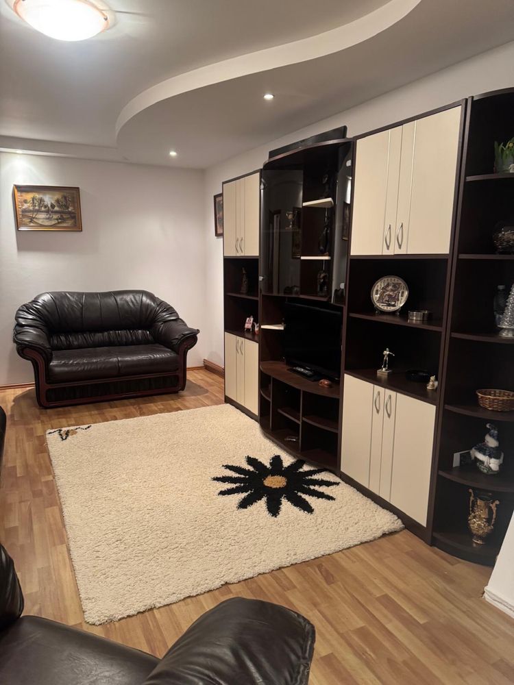 Inchiriez Apartament 3 Camere, 70mp In Onesti, Strada Sintezei
