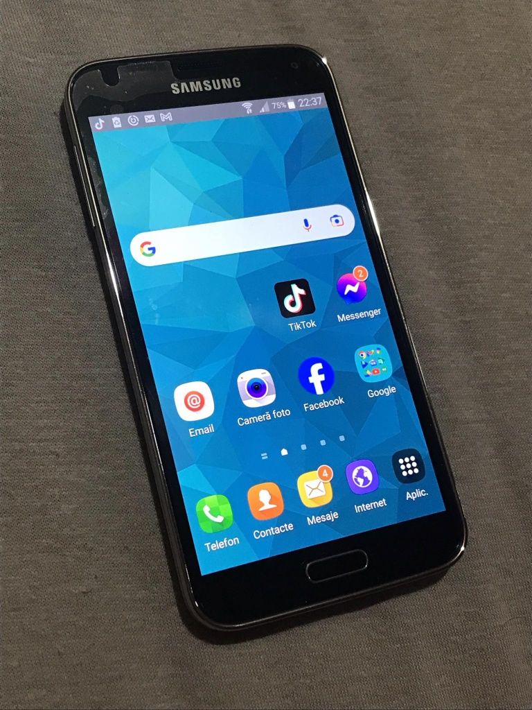 Vând Galaxy S5 telefonu este in conditi bune folosit doar o săptămână
